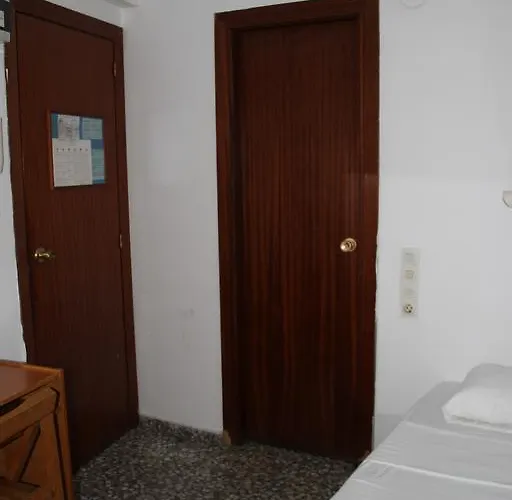 Guest house Hostal Mengual *