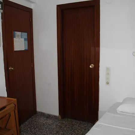 Guest house Hostal Mengual *